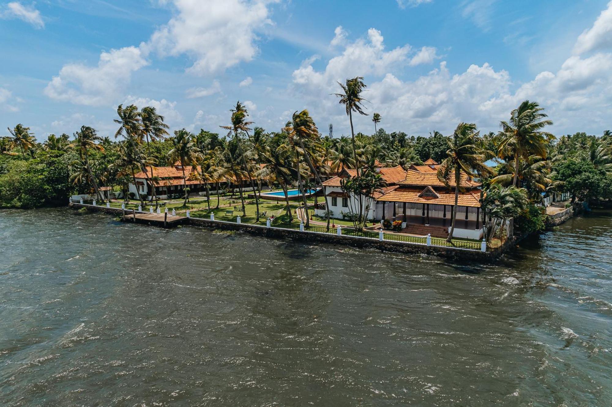 Cocobay Resort Kumarakom Bagian luar foto