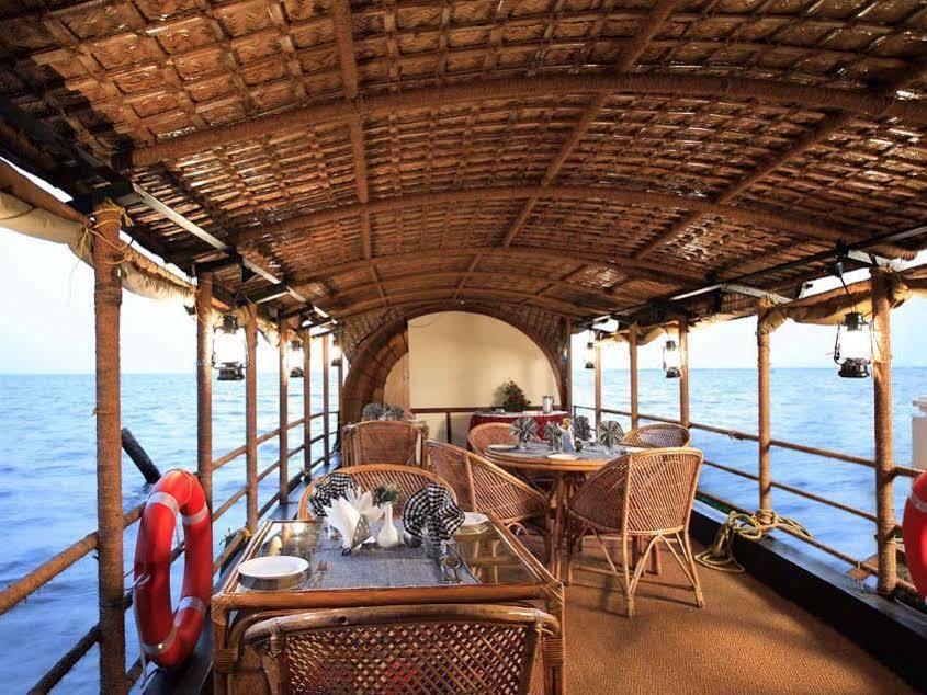 Cocobay Resort Kumarakom Bagian luar foto